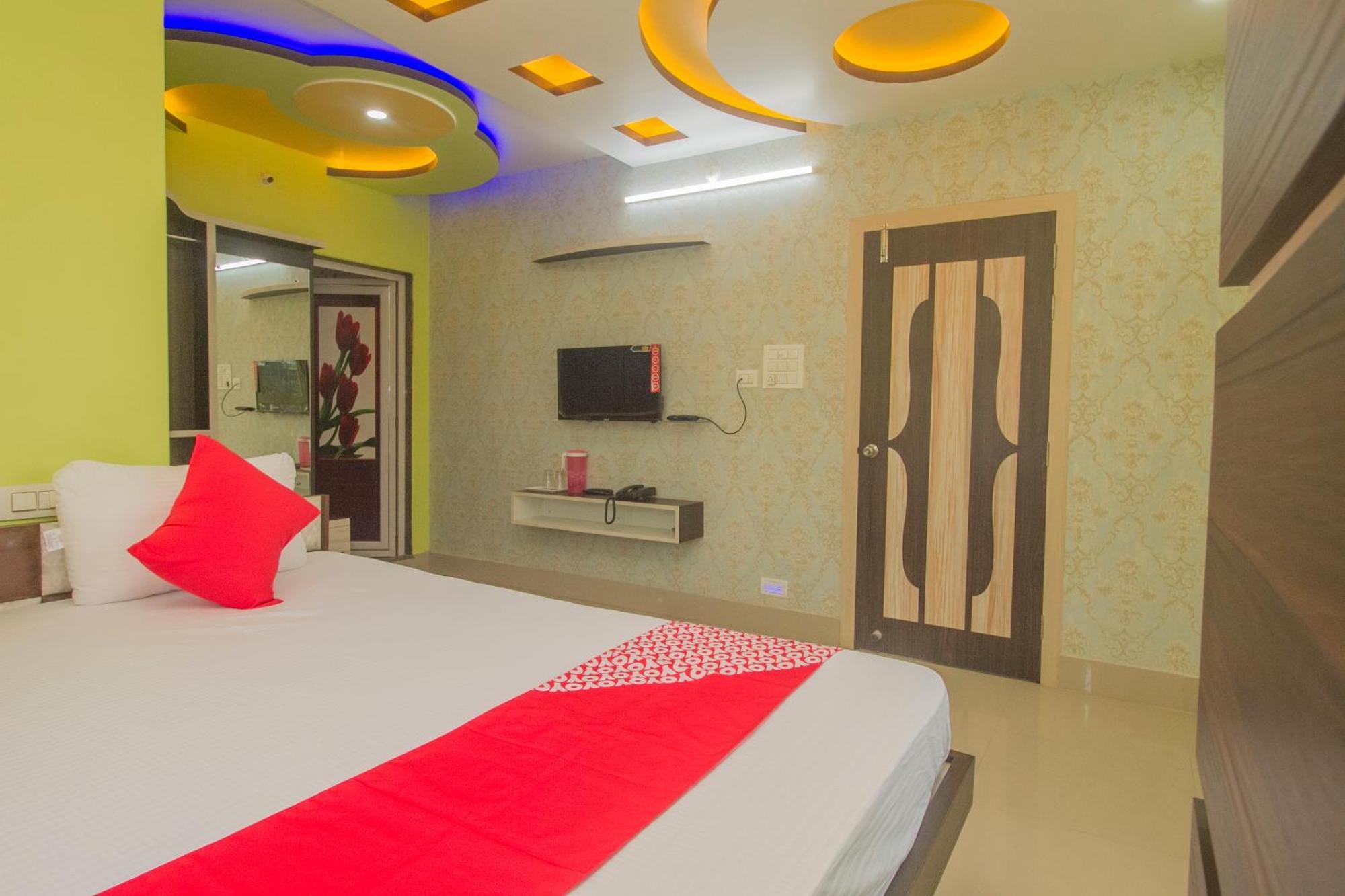 OYO 69895 Kalpana Residency Inn Siliguri Bagian luar foto