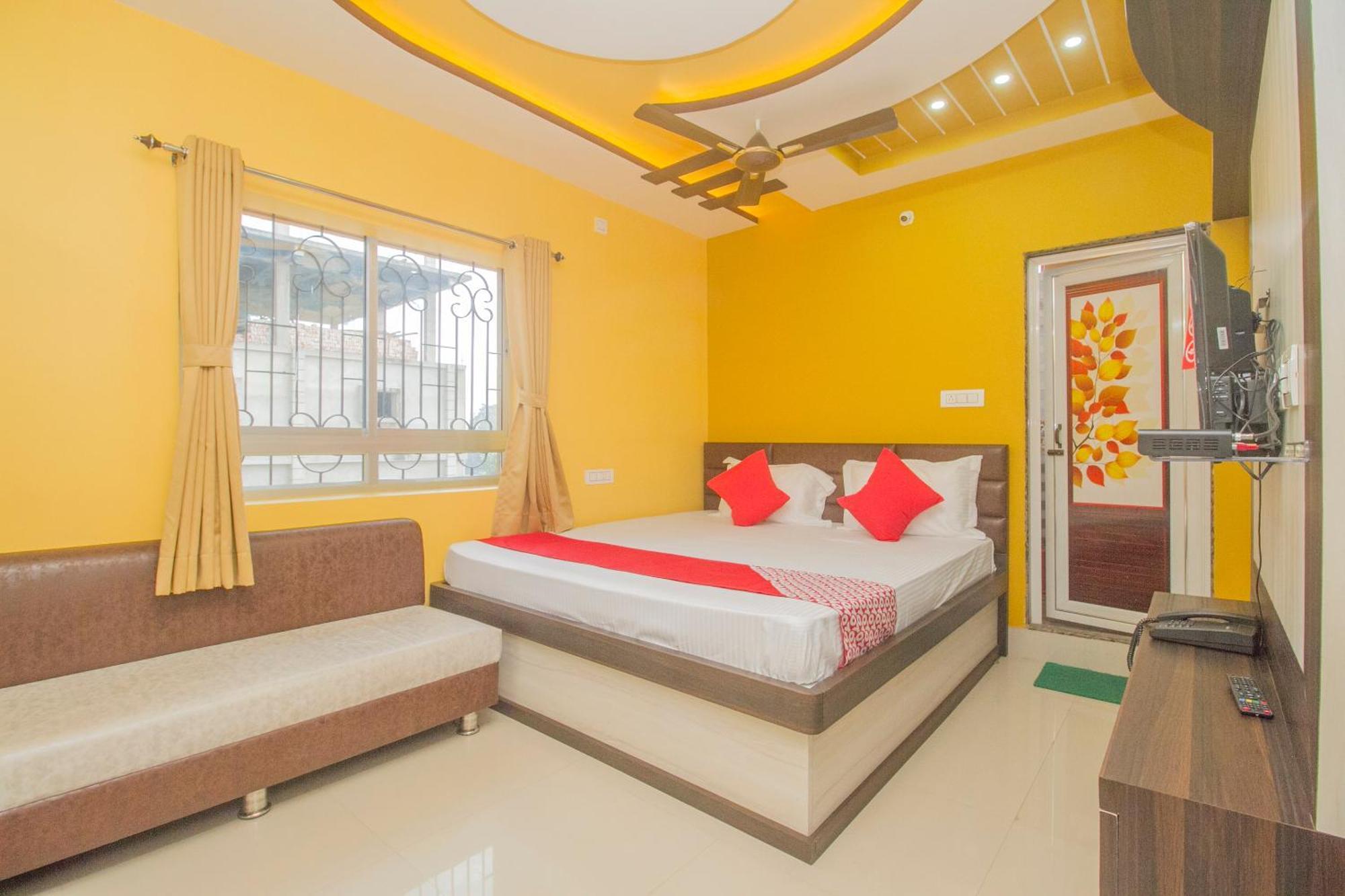 OYO 69895 Kalpana Residency Inn Siliguri Bagian luar foto