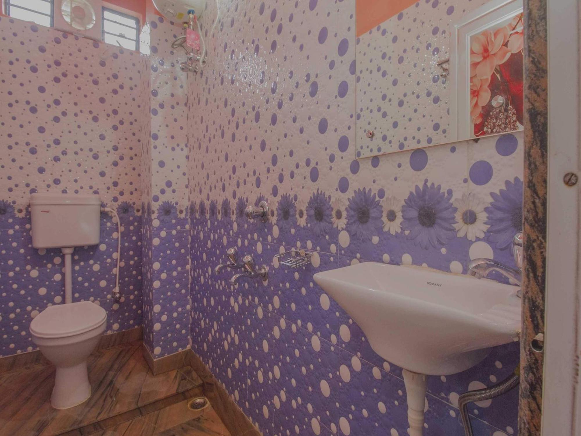 OYO 69895 Kalpana Residency Inn Siliguri Bagian luar foto