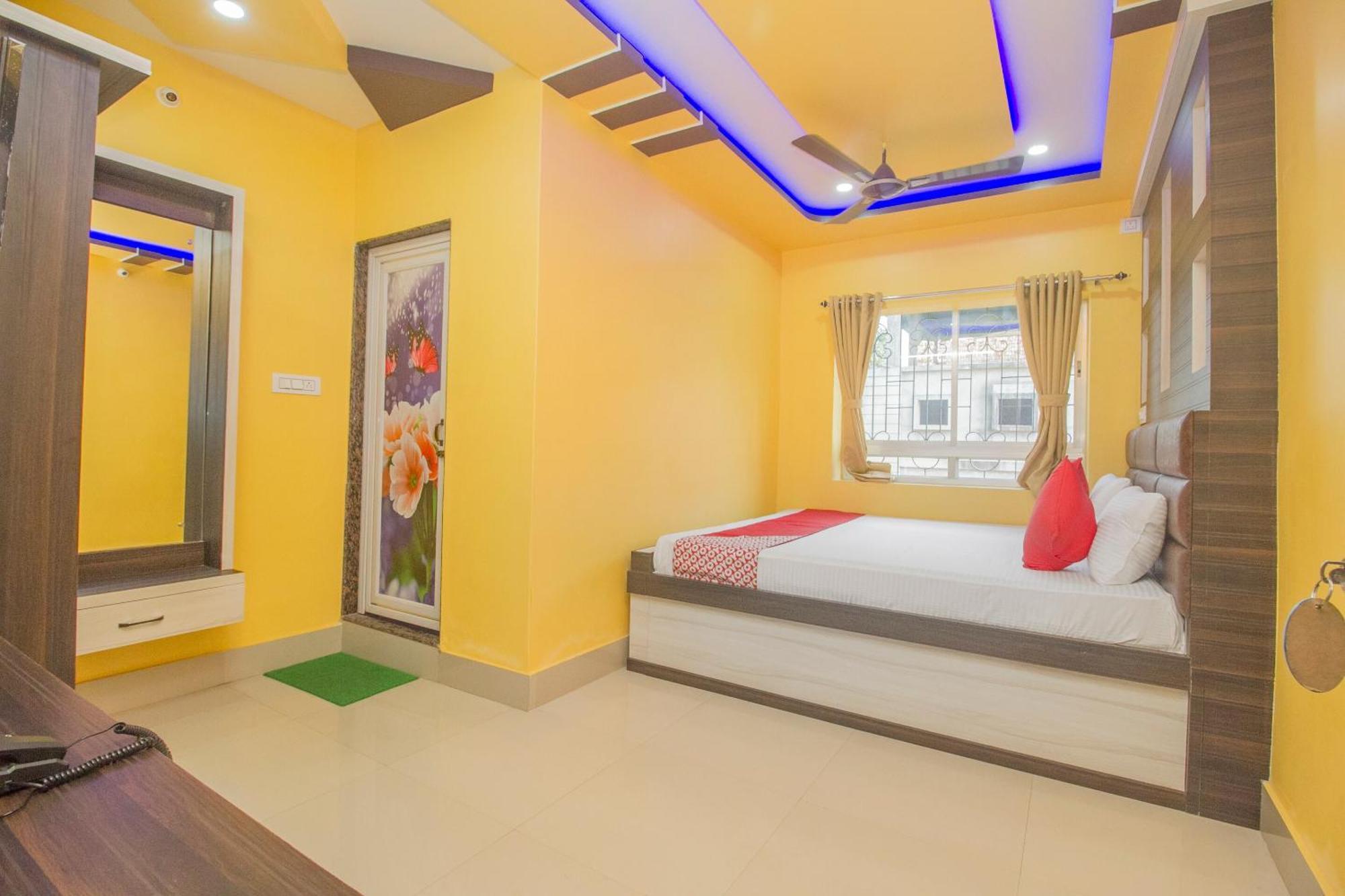 OYO 69895 Kalpana Residency Inn Siliguri Bagian luar foto