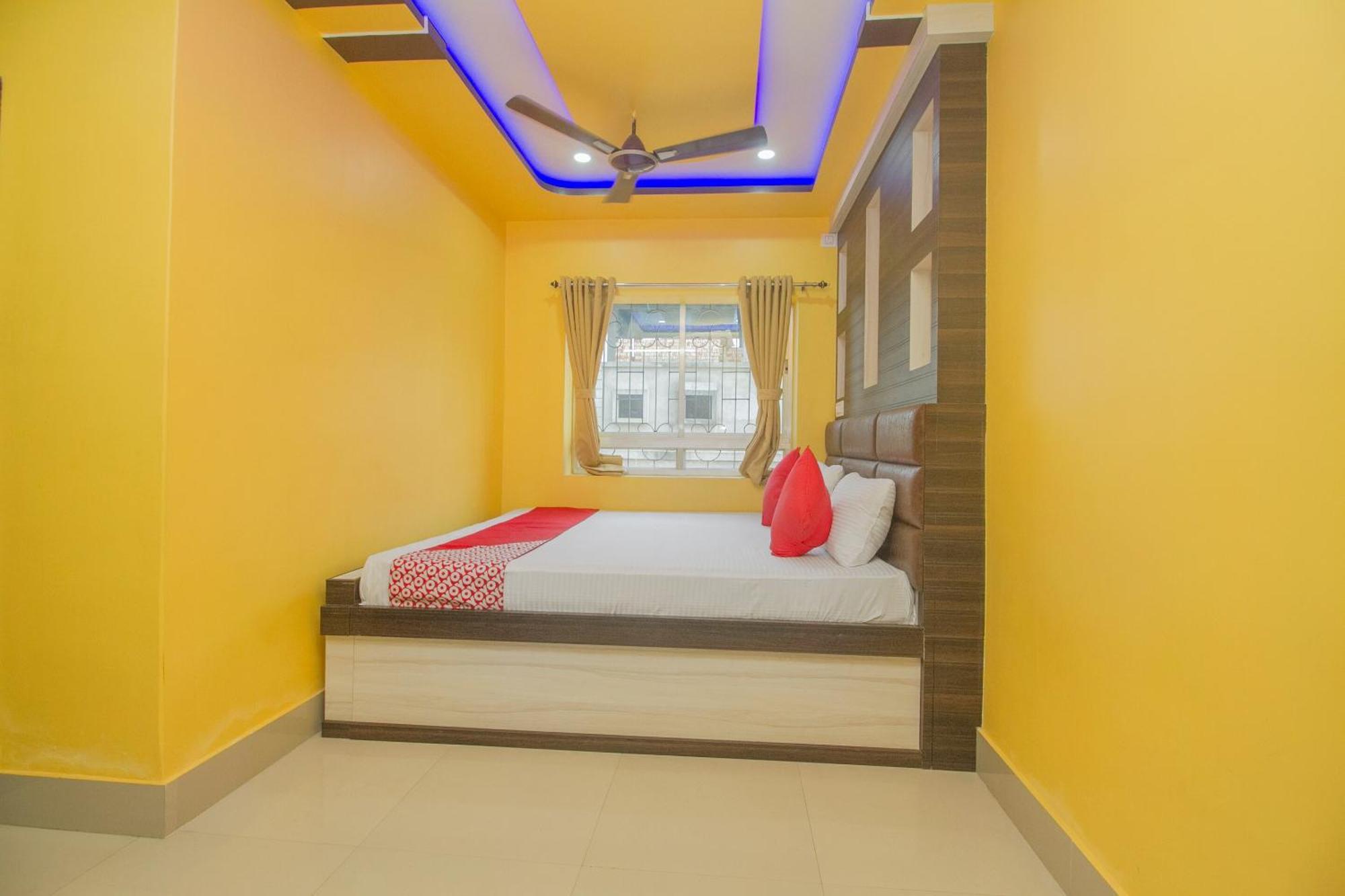 OYO 69895 Kalpana Residency Inn Siliguri Bagian luar foto