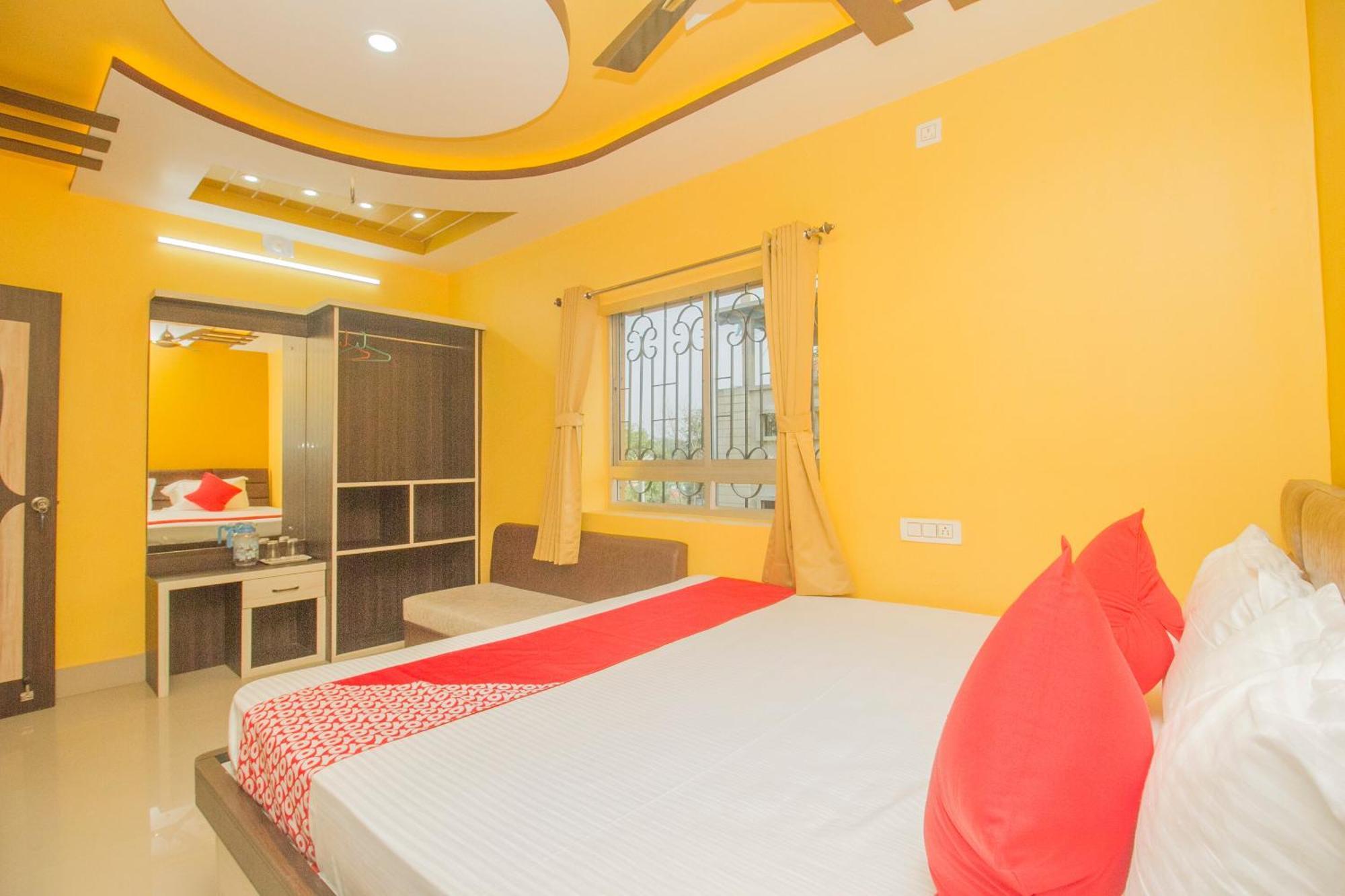OYO 69895 Kalpana Residency Inn Siliguri Bagian luar foto