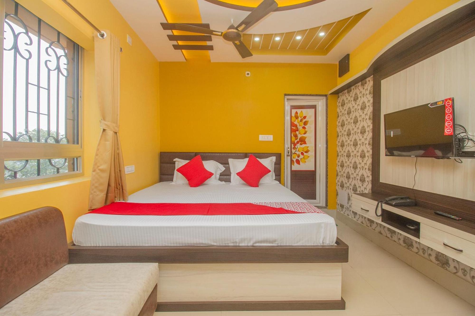 OYO 69895 Kalpana Residency Inn Siliguri Bagian luar foto