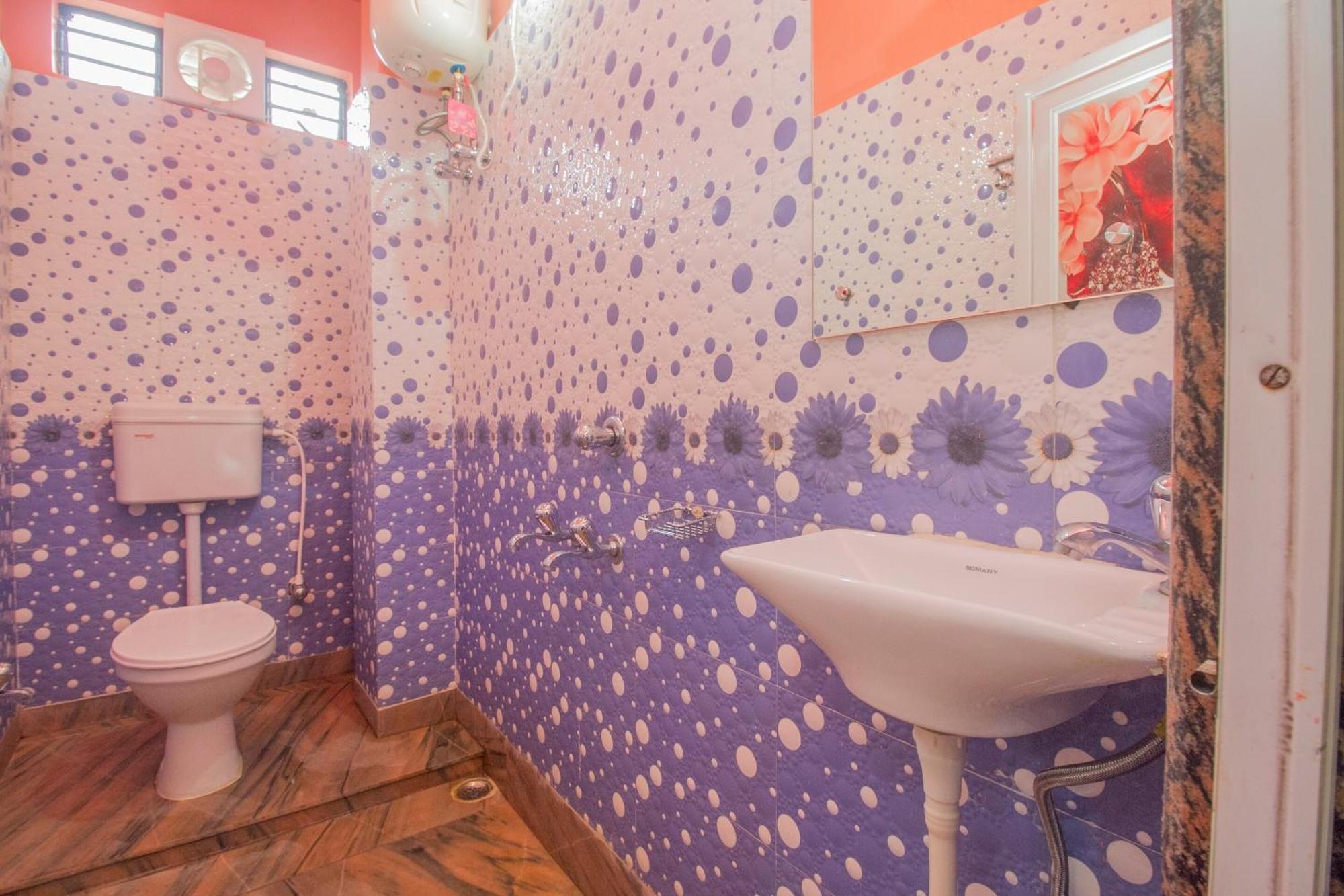OYO 69895 Kalpana Residency Inn Siliguri Bagian luar foto