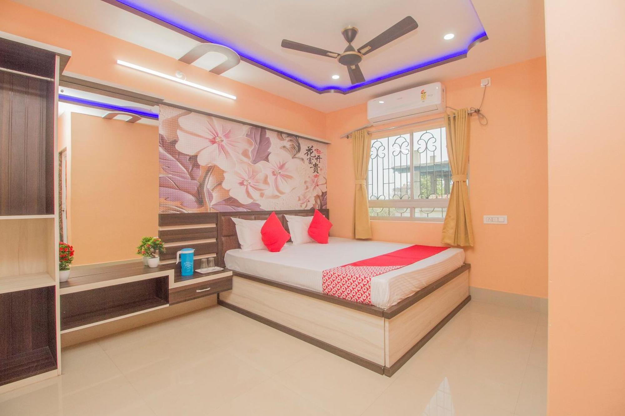 OYO 69895 Kalpana Residency Inn Siliguri Bagian luar foto