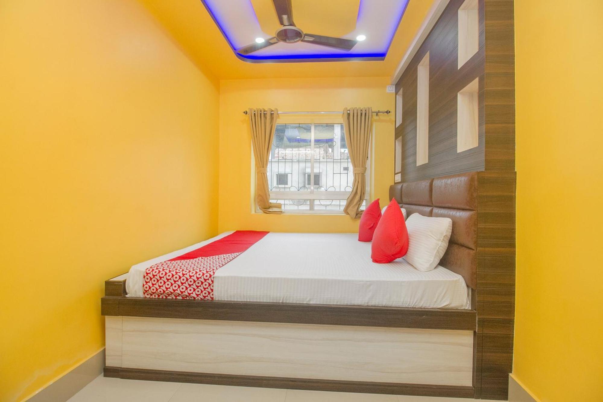 OYO 69895 Kalpana Residency Inn Siliguri Bagian luar foto